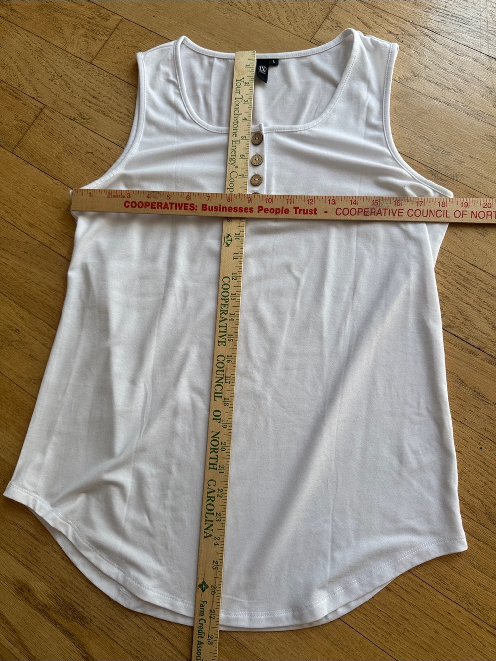 Women’s White Button-Front Tank Top, size large. - Picture 4 of 9